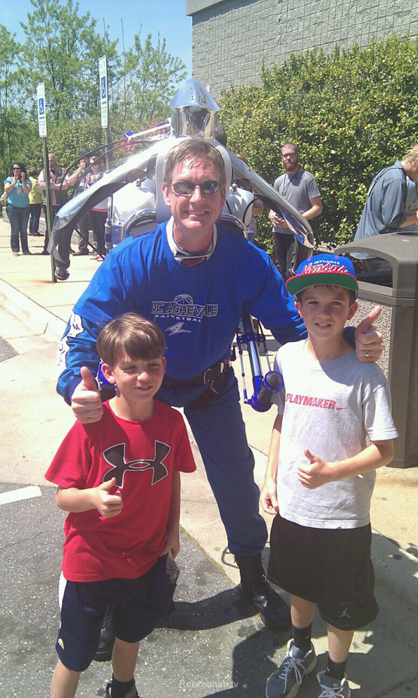 The Rocketman meeting the crowd in South Carolina
